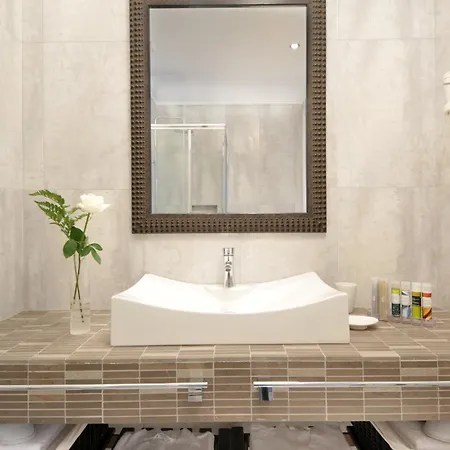 Melian Boutique & Поллония