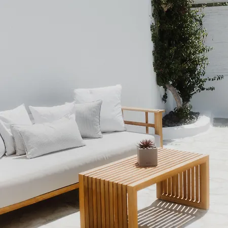 Melian Boutique & Поллония